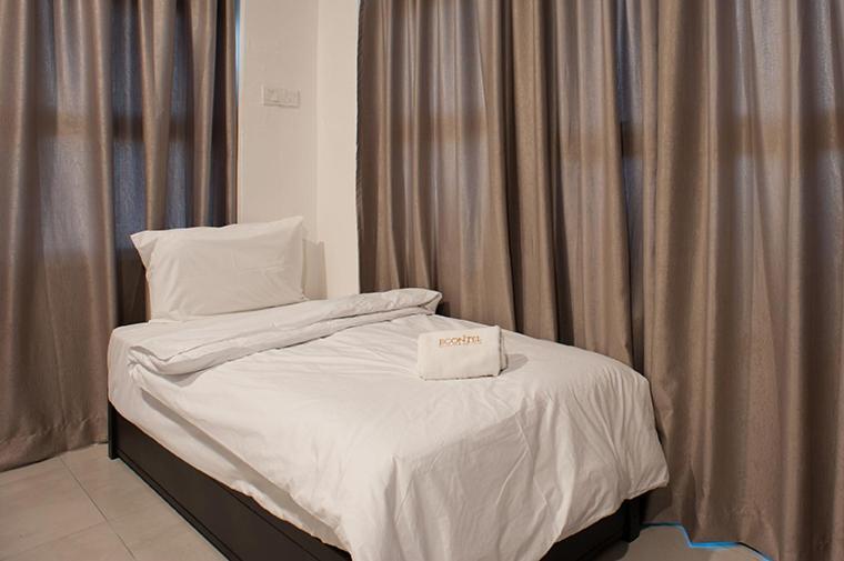 Econtel Queensbay Sungai Dua Bukit Eksteriør billede